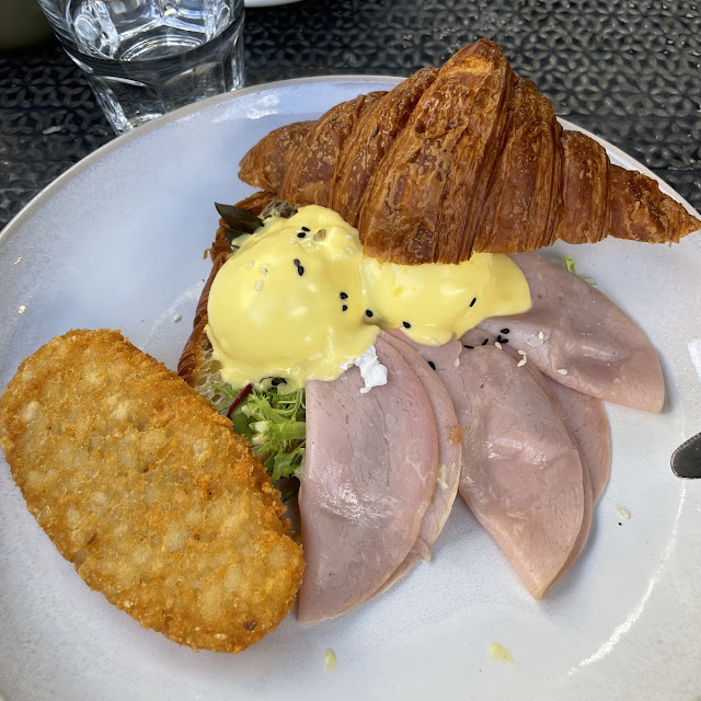 Eggs Benedict with Ham