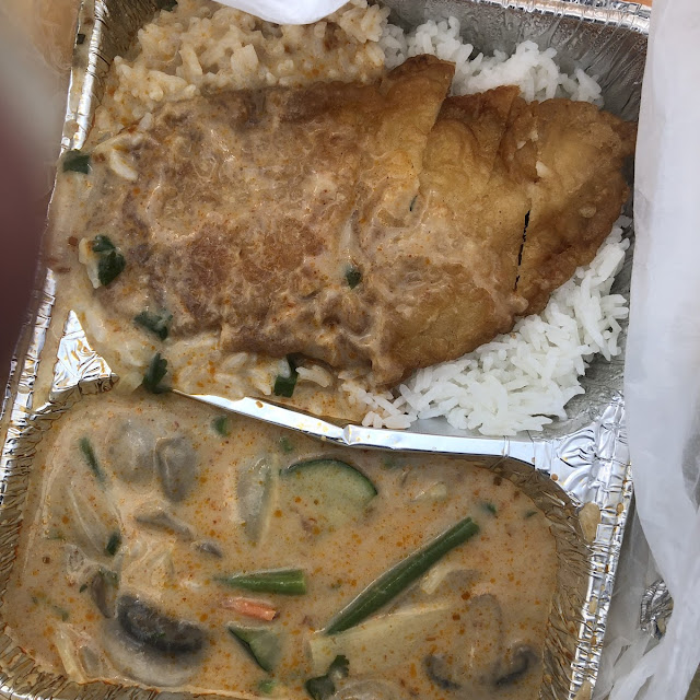 Thai Curry Mit Hähnchenfilet Und Reis