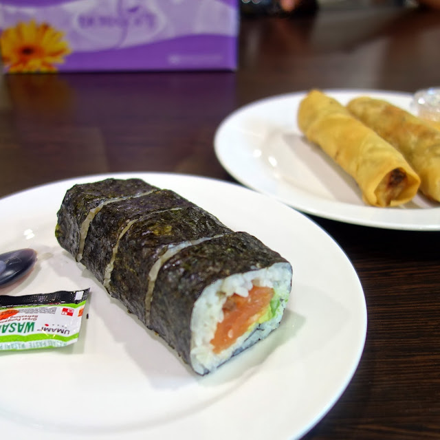 Salmon Sushi Roll