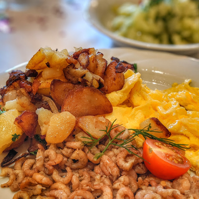 Nordseekrabben Rührei Mit Bratkartoffeln