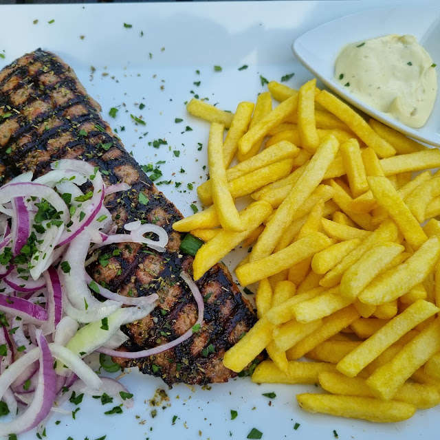 Bifteki Mit Pommes Frites
