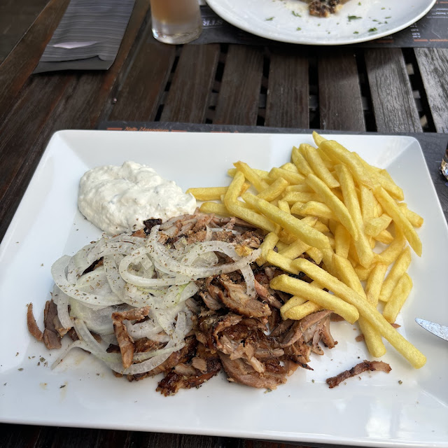 Moussaca Und Gyrosteller