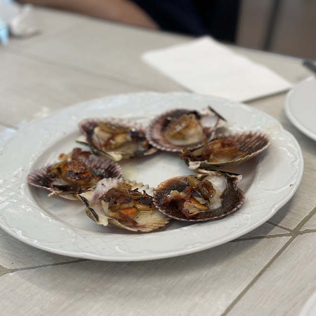Zamburiñas A la Plancha Con Picada de Foie