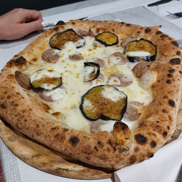 Pizza Vesuvio