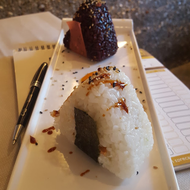 Onigiri Black Vegetariana E Onigiri Salmone E Philadelphia