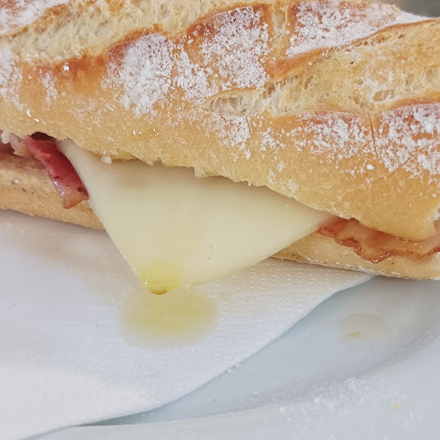 Bocadillos de Bacon Con Queso