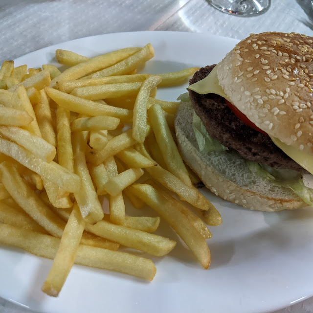 Hamburguesa de Ternera Con Patatas