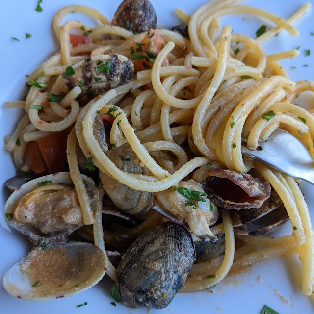 Linguine with Mussels and Glasswort