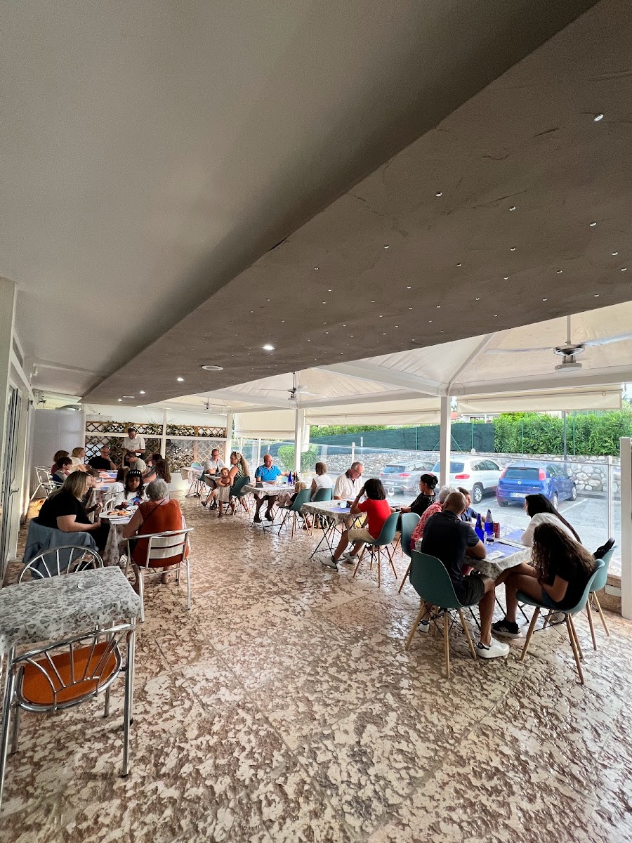 Moonlight Bar & Pizzeria