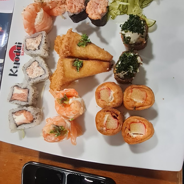 Harumaki Dyo de Salmão Hot Roll Couve Crispy E Outros