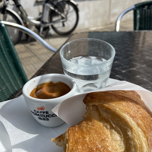 Colazione Caffè E Cornetto