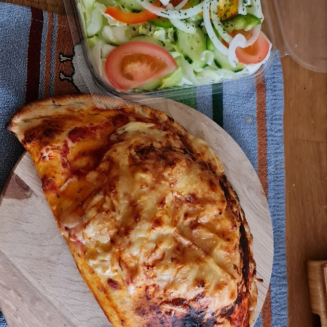 Die Calzone Ist Der Hammer