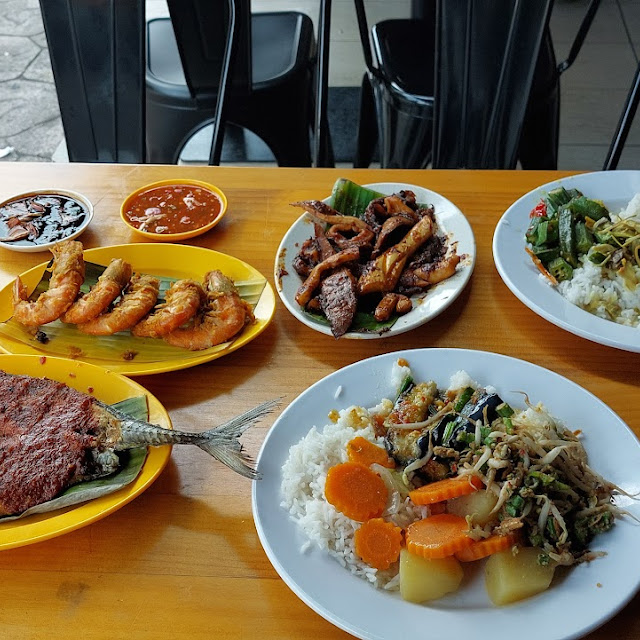 Nasi Putih Dan Ikan Bakar