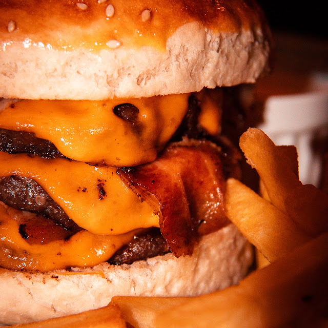 Hamburguesa Doble Con Chedar Y Panceta