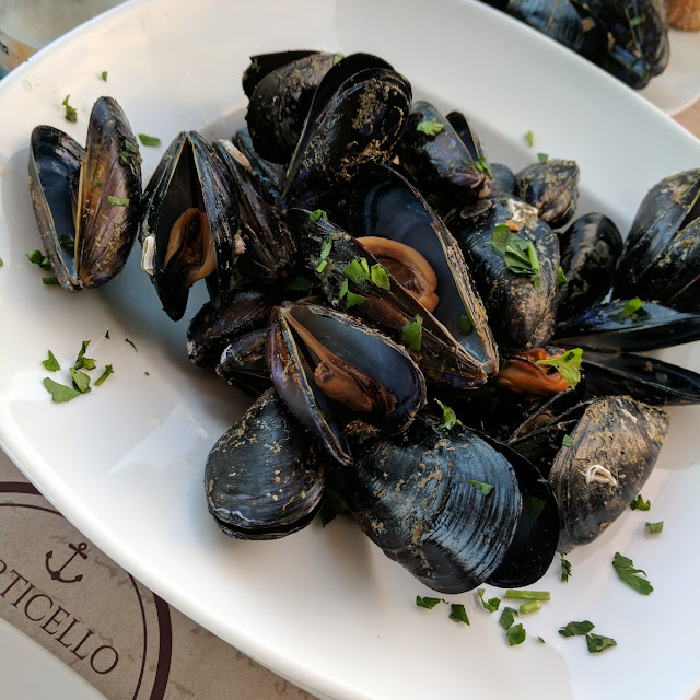 Black Peppered Mussels