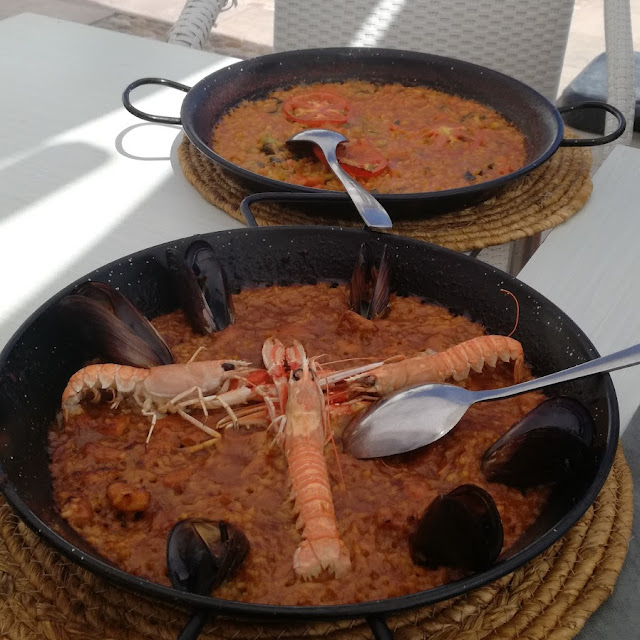 Paella de Mejillones Cigalas Y Sepia