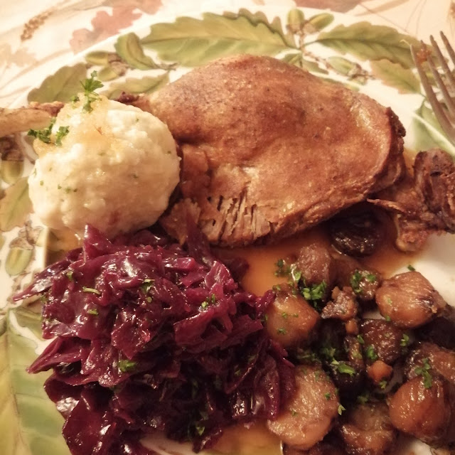 Gänsekeule Rotkraut Und Knödel