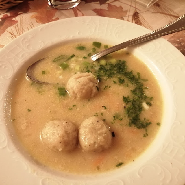 Grűnkermehl Suppe Mit Markklöschen