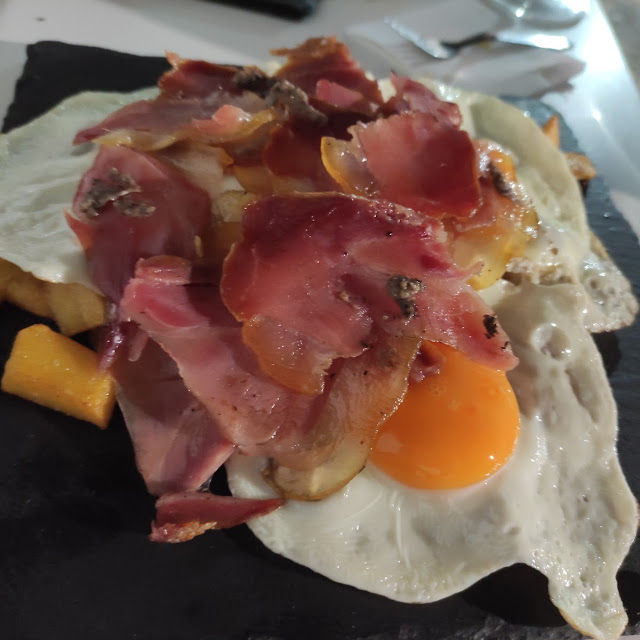 Huevos Con Patatas Y Jamón Con Trufa