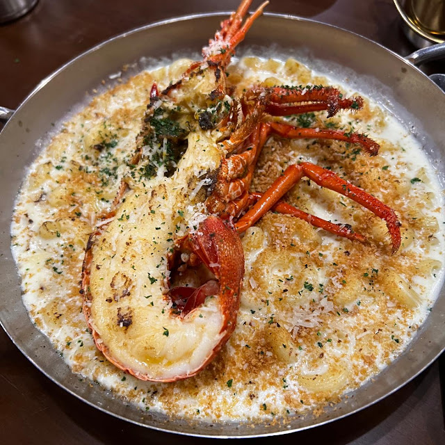 Cheesy Baked Lobster