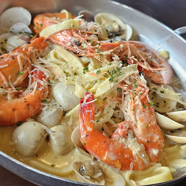 Cheesy Seafood Pasta