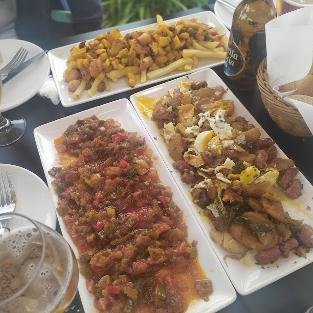 Huevos Rotos Con Patatas Y Chistorra