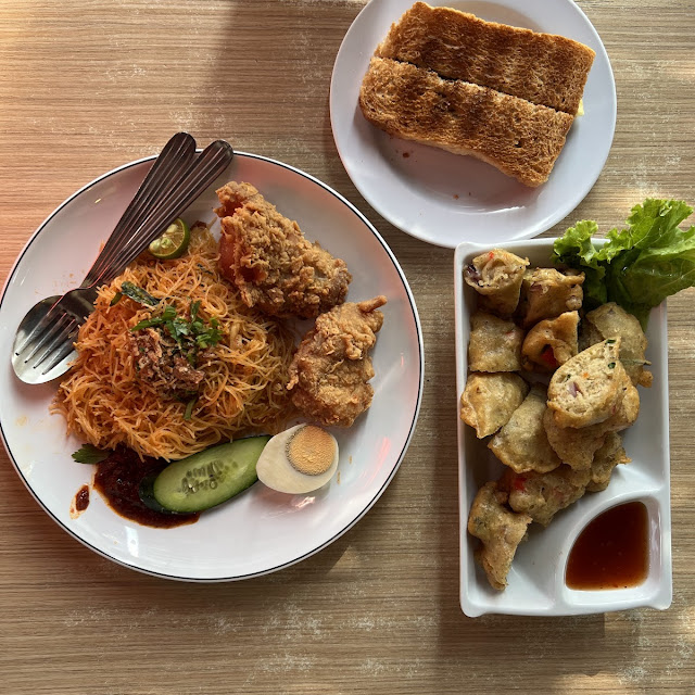 Mee Siam Ayam Goreng