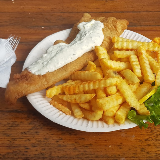 Backfisch Mit Pommes Und Remoulade