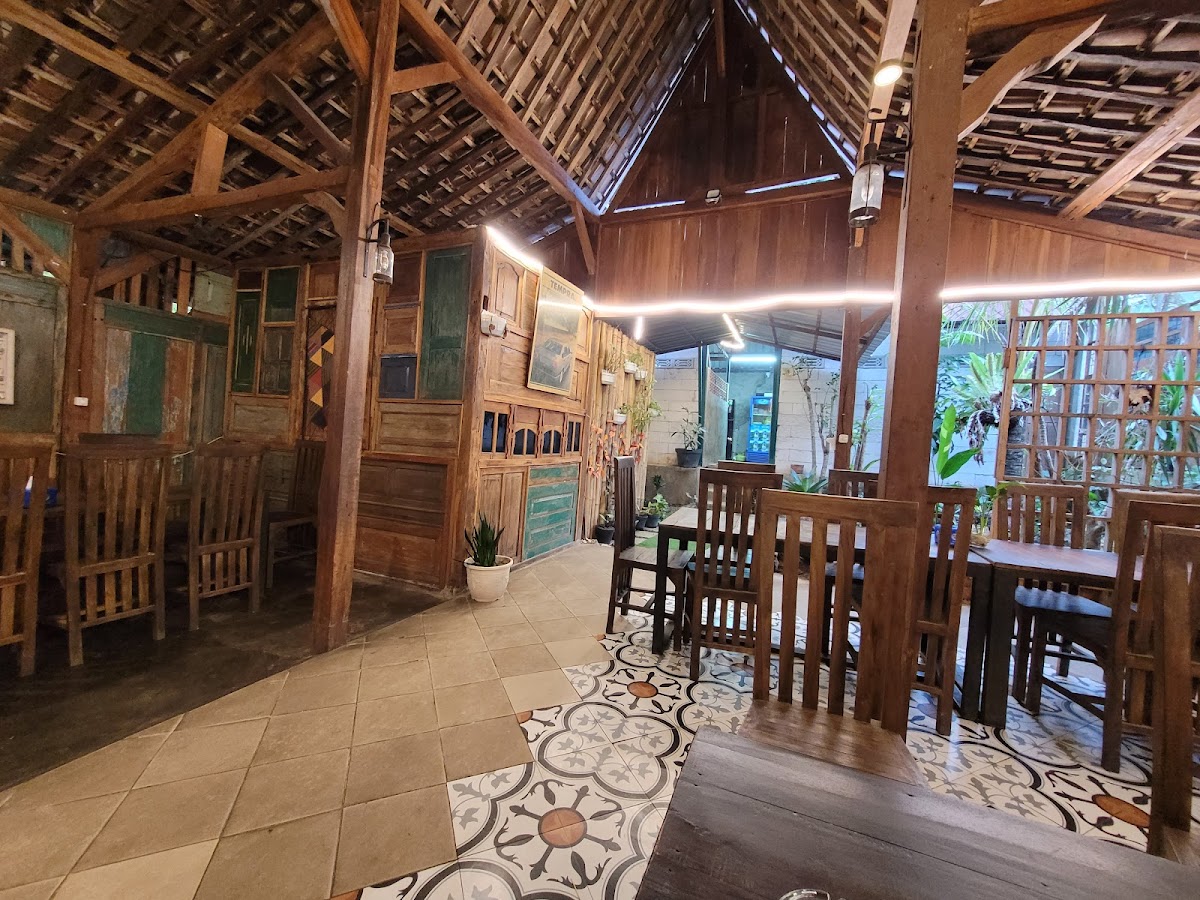 Sowan Simbok Resto & Batik Gallery