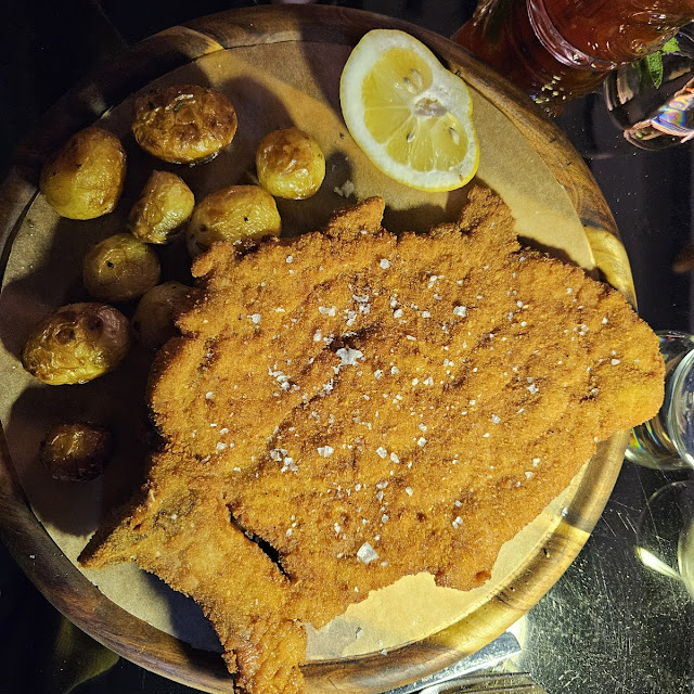 Costoletta Alla Milanese Con Patate Al Forno E Insalata