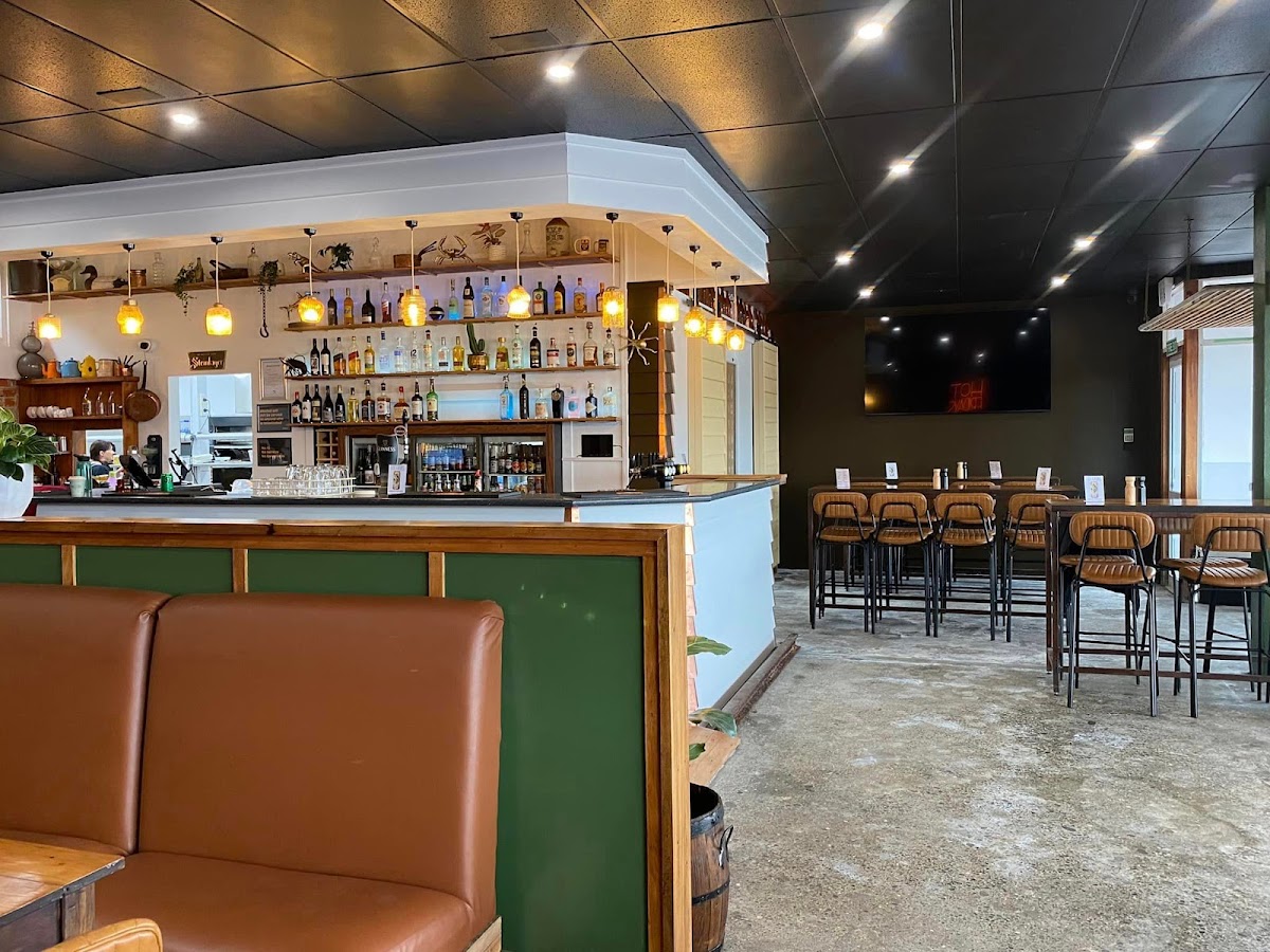 Hot Fridays - Bar & Eatery