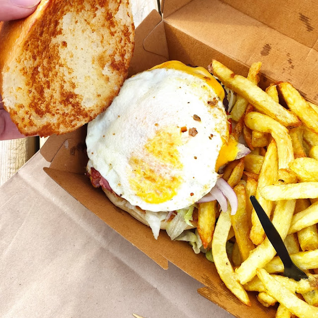 Burger Spécial Maison Eggs Lardons