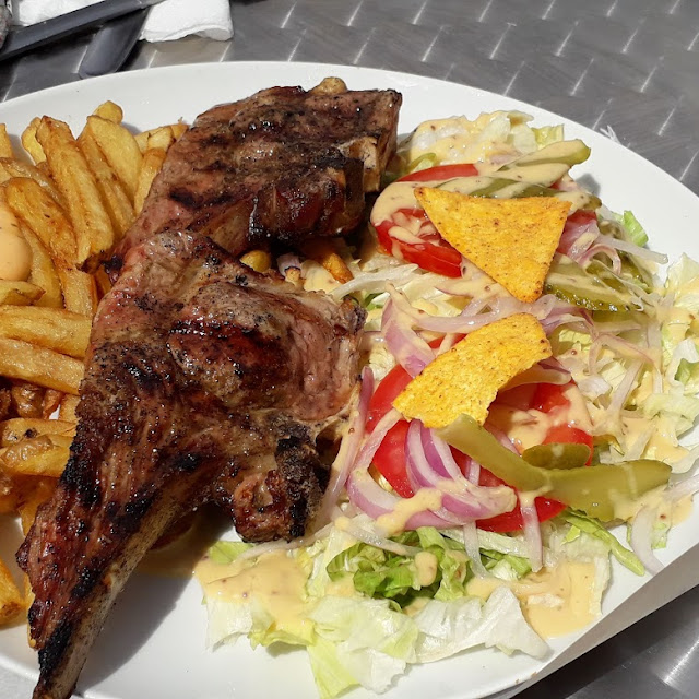 Côtes d'agneau Et Frites Maison