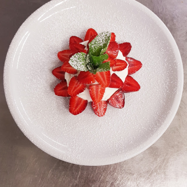 Fri Erdbeere Mit Mascarpone Creme