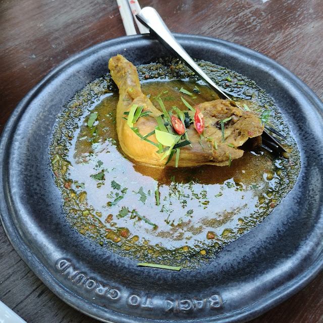 ไก่ต้มน้ําปลา