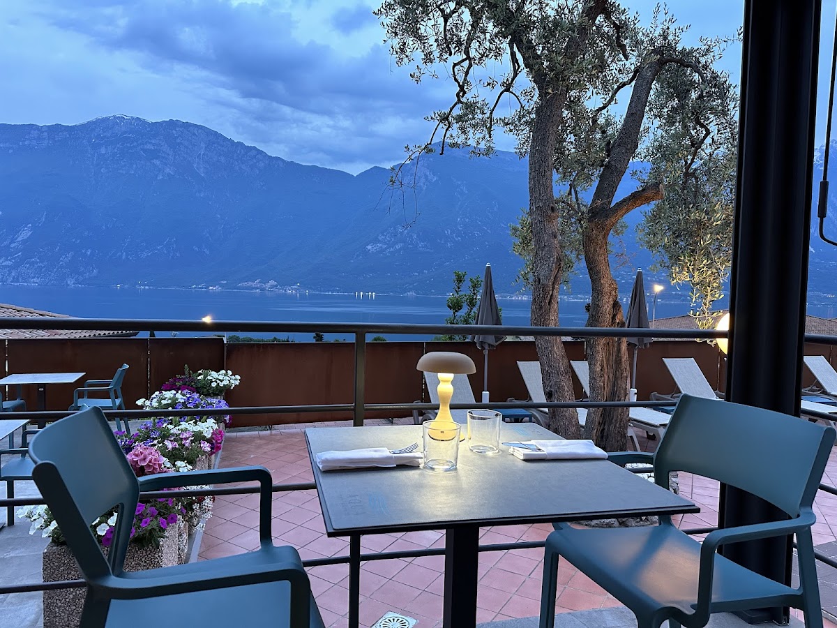 AQUA RESTAURANT