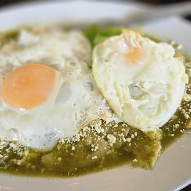 Chilaquiles Con Huevo Estrellado