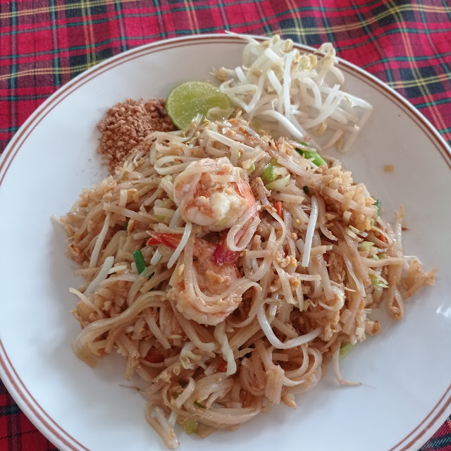 Phad Thai Moo Or Gai