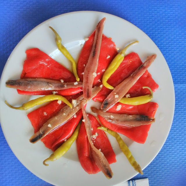 Pebrots Del Piquillo Amb Anxoves I Piparres
