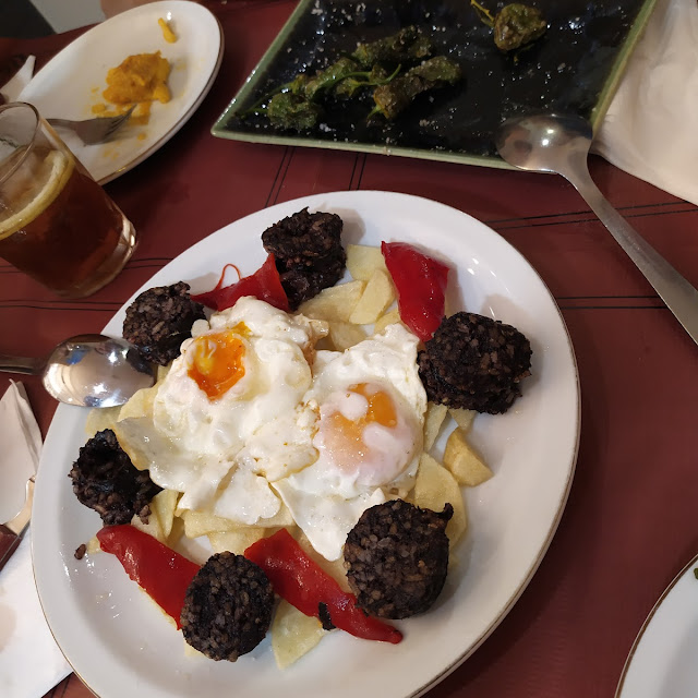 Morcilla Con Huevos Y Patatas
