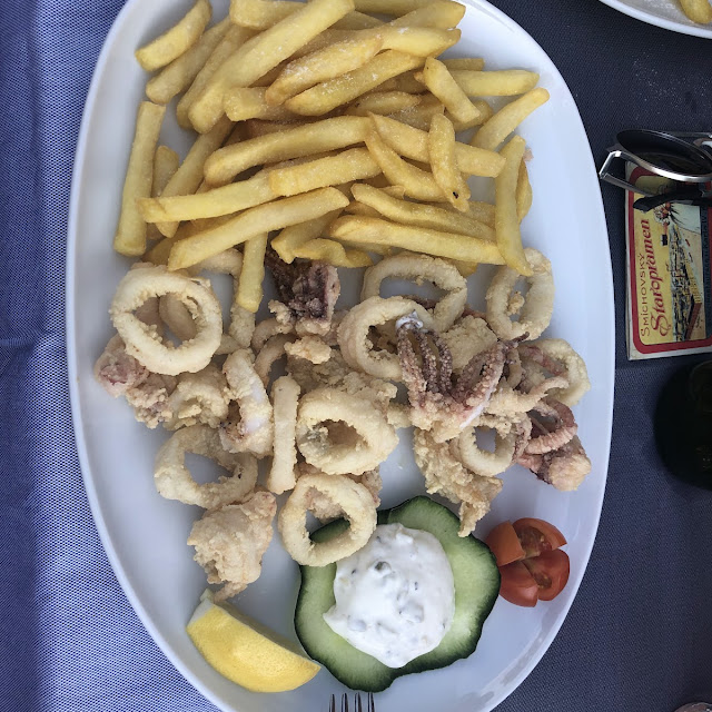 Ocvriti Ter Na Žaru Peceni Kalamari