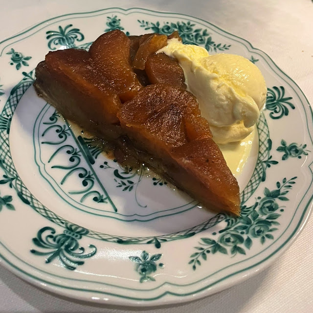 Tarte Tatin Con Gelato Alla Crema D'uovo