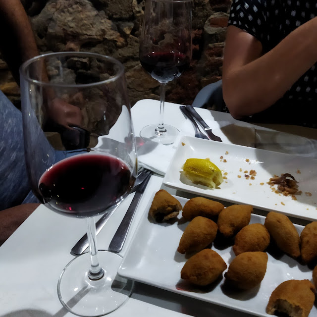 Croquetas de Peladillas Y Manzana