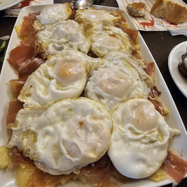 Huevos Rotos Con Jamón Y Papas