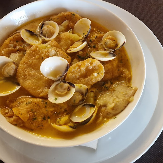Patatas A la Importancia Con Almejas