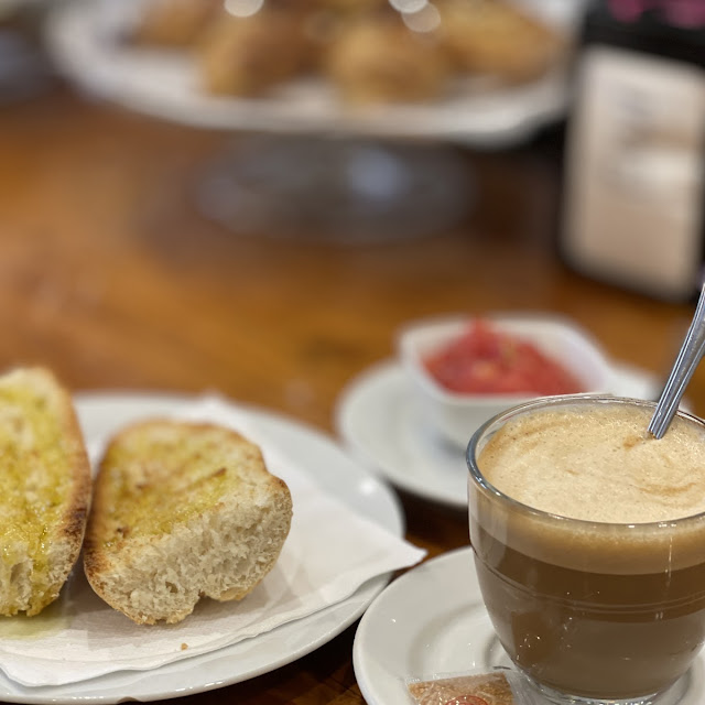 Tostada Con Tomate Y Café Con Leche