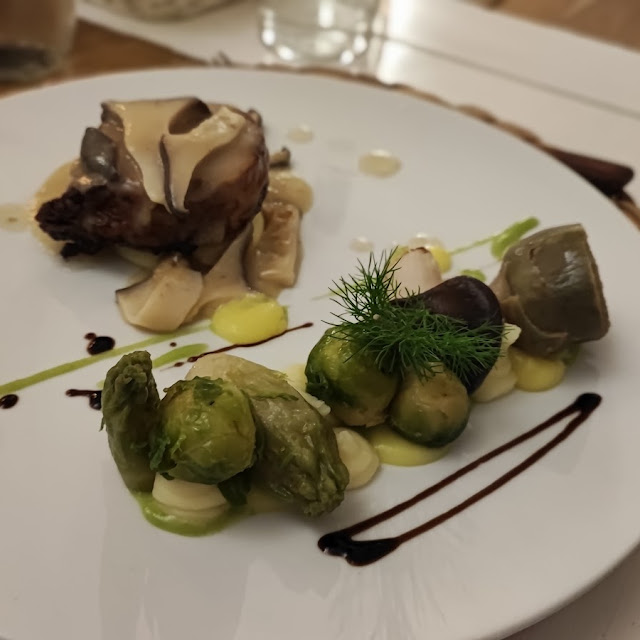 Filetto Di Vitello Con Purè Di Patate E Verdure Di Stagione