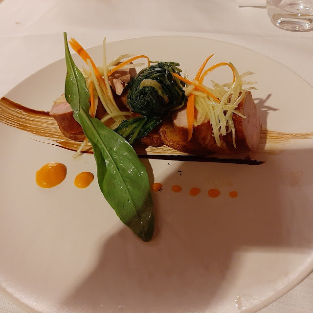 Filetto Di Maialino Cicoria Saltata All'aglio Novello E Patate Sauté
