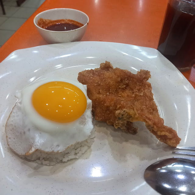 Nasi Lemak Set Ayam Goreng