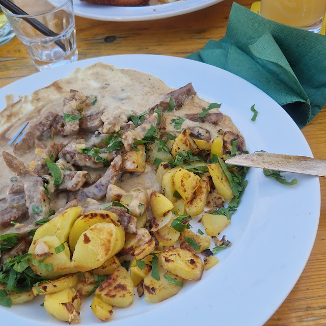 Geschnetzeltes An Calvados Pfeffer Sauce Mit Bratkartoffeln